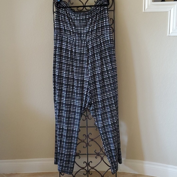 SOLD!! LANE BRYANT Printed Strapless Jumpsuit -Size 26/28 - Picture 5 of 6